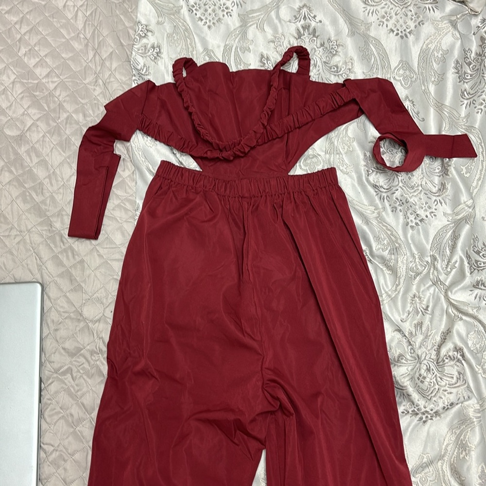 ❌SOLD❌Women’s burgundy one piece Romper - Picture 3 of 4
